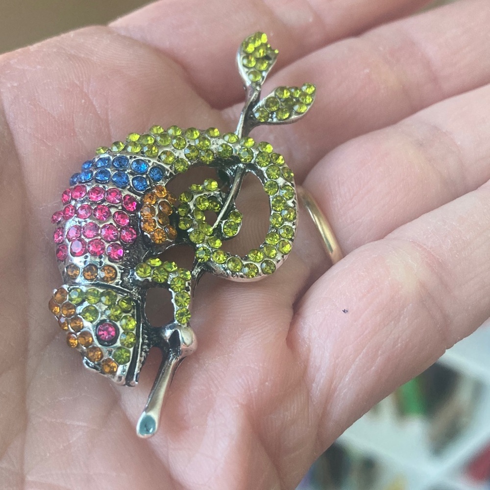 Vibrant Rhinestone Chameleon Brooch - Picture 3 of 8